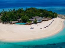★ママヌザ諸島★　ビーチコンバー アイランド リゾート・ビーチフロントブレ２泊　朝食付き